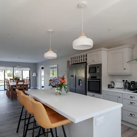 Large Detached In The Heart Of To Sleep 14 People Nyaraló Sneem