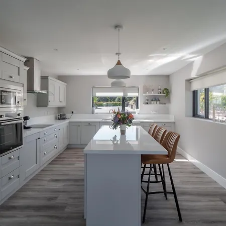 Large Detached In The Heart Of To Sleep 14 People * Sneem