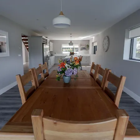 Large Detached In The Heart Of To Sleep 14 People *