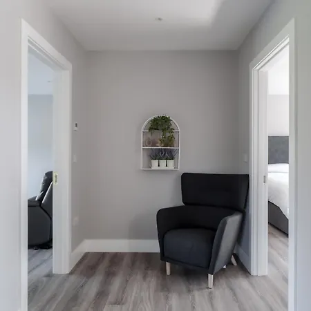Large Detached In The Heart Of To Sleep 14 People Sneem