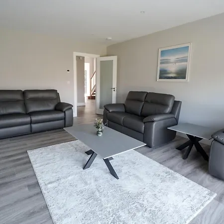 Large Detached In The Heart Of To Sleep 14 People Sneem