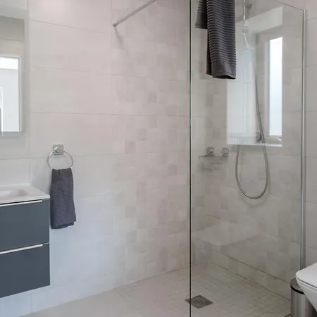 Casa vacanze Large Detached In The Heart Of To Sleep 14 People