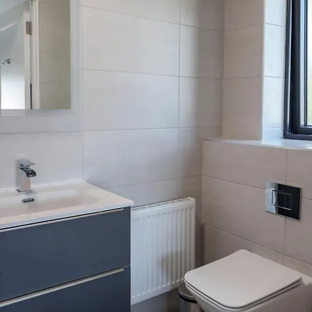 Large Detached In The Heart Of To Sleep 14 People Casa vacanze *