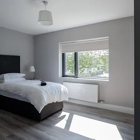 Large Detached In The Heart Of To Sleep 14 People * Sneem
