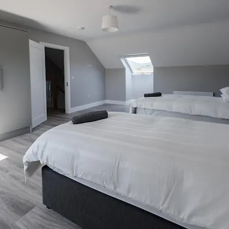 Large Detached In The Heart Of To Sleep 14 People *